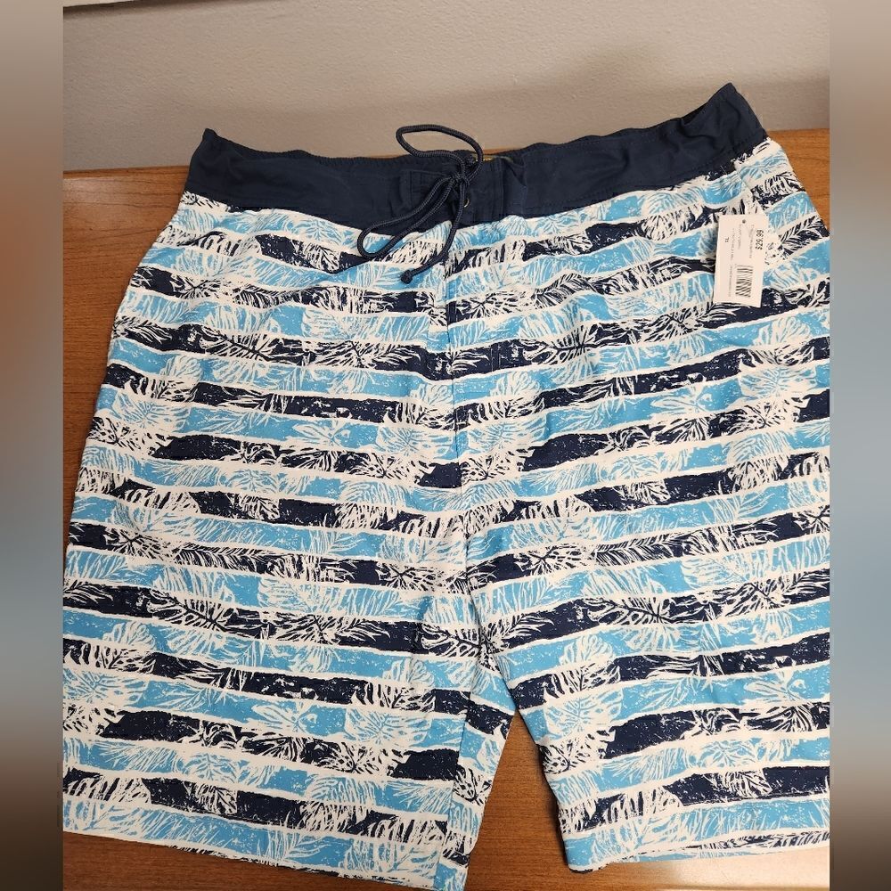 NWT Bass Pro Shops XL blue and palm leaf swim trunks.